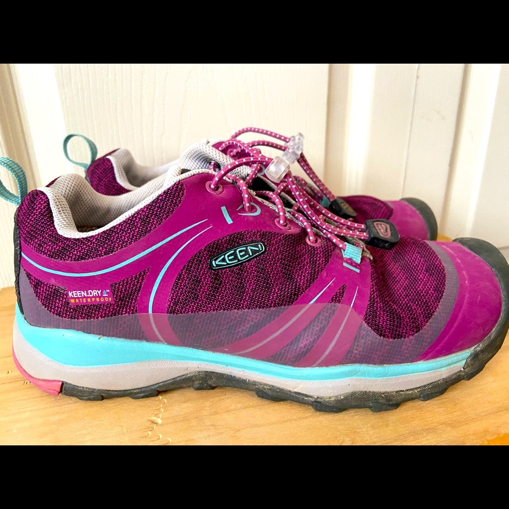 Keen hiking shoes kids
